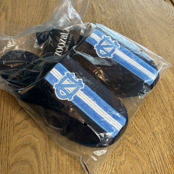 NWT North Carolina Tar Heels Zoozatz Slippers House 9 10 Men’s NCAA March Basket - Picture 1 of 6